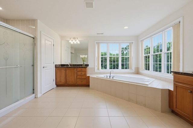 35 Howarth Dr, Upton, MA 01568