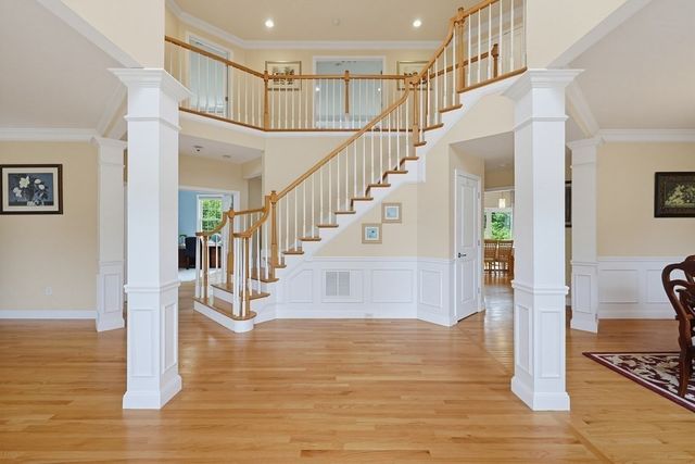 35 Howarth Dr, Upton, MA 01568