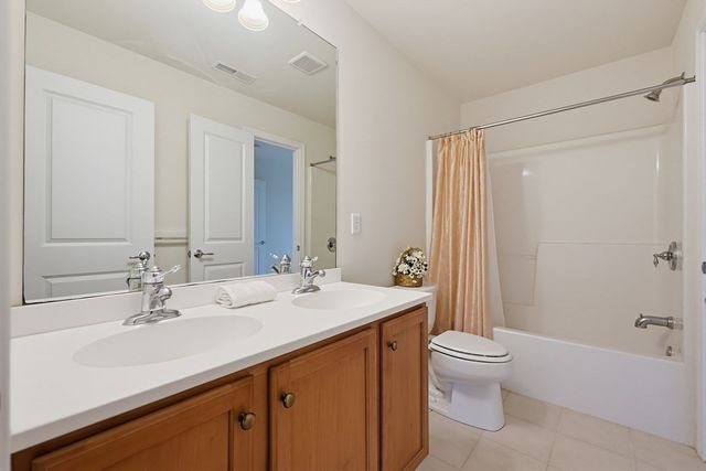 35 Howarth Dr, Upton, MA 01568