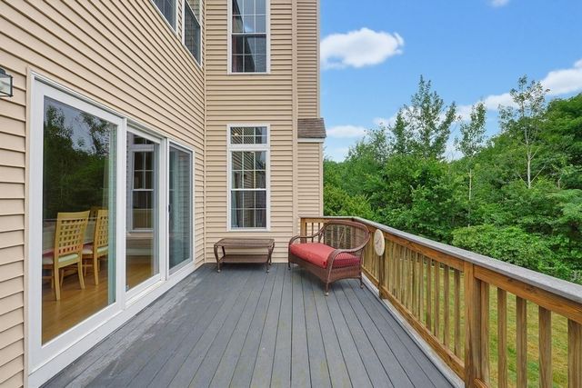 35 Howarth Dr, Upton, MA 01568