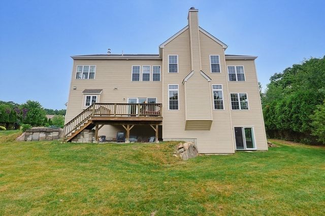35 Howarth Dr, Upton, MA 01568
