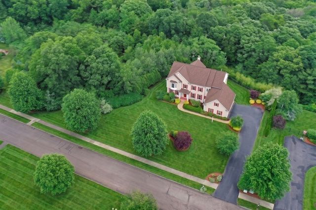 35 Howarth Dr, Upton, MA 01568
