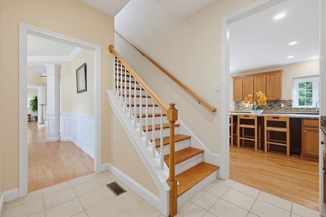 35 Howarth Dr, Upton, MA 01568