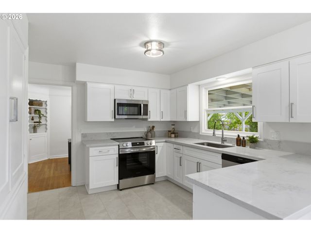 4944 Ne 37TH Ave, Portland, OR 97211
