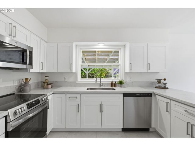4944 Ne 37TH Ave, Portland, OR 97211