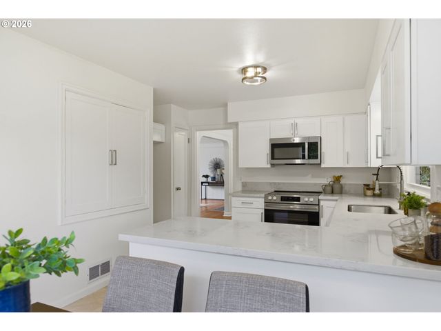 4944 Ne 37TH Ave, Portland, OR 97211