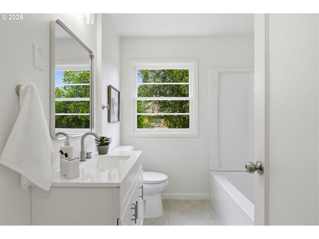 4944 Ne 37TH Ave, Portland, OR 97211