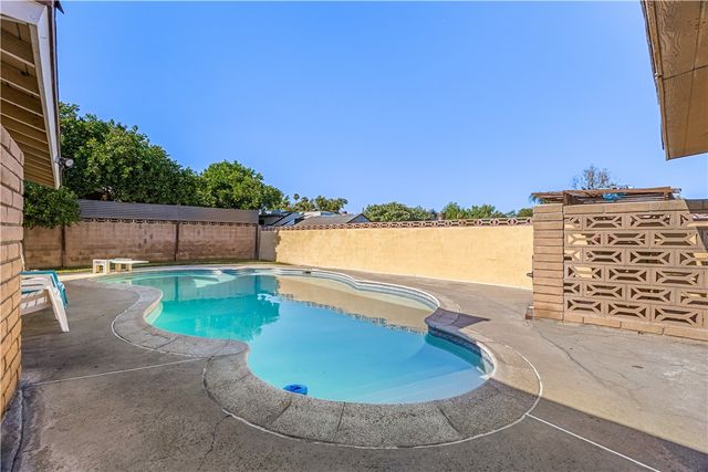 1059 W Grand Avenue, Pomona, CA 91766