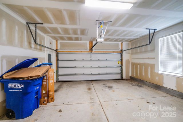 10013 Hemingway Place, Charlotte, NC 28227