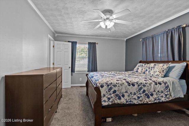 10408 La Plaza Dr, Louisville, KY 40272