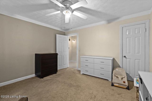 10408 La Plaza Dr, Louisville, KY 40272