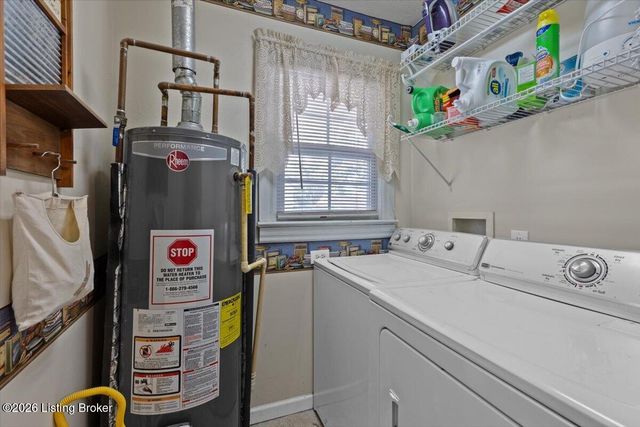 10408 La Plaza Dr, Louisville, KY 40272