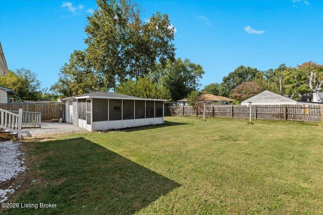 10408 La Plaza Dr, Louisville, KY 40272