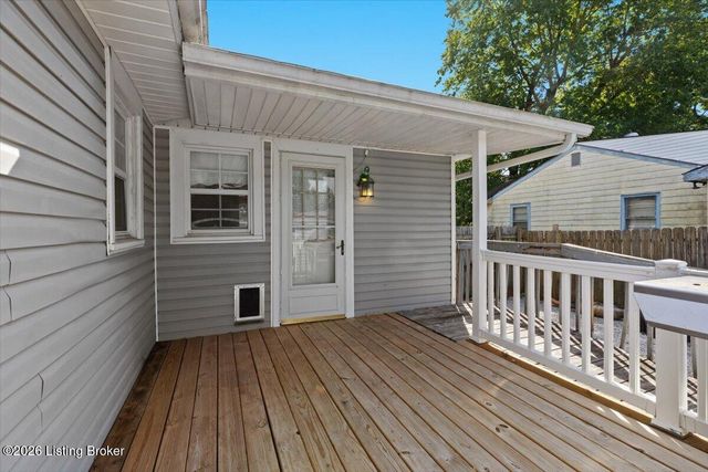 10408 La Plaza Dr, Louisville, KY 40272
