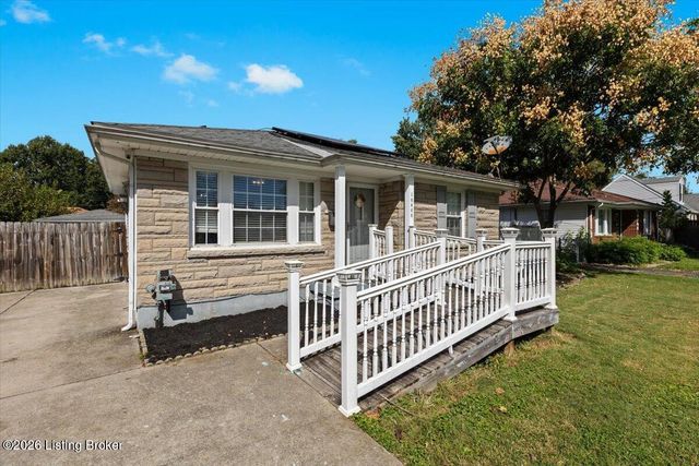 10408 La Plaza Dr, Louisville, KY 40272