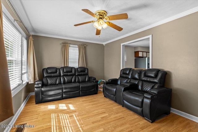 10408 La Plaza Dr, Louisville, KY 40272
