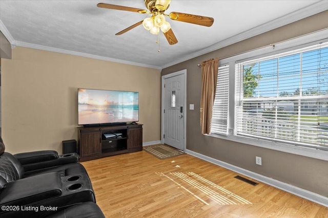 10408 La Plaza Dr, Louisville, KY 40272