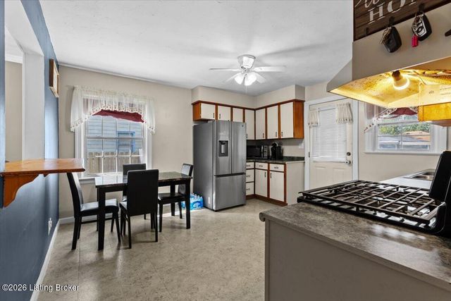 10408 La Plaza Dr, Louisville, KY 40272