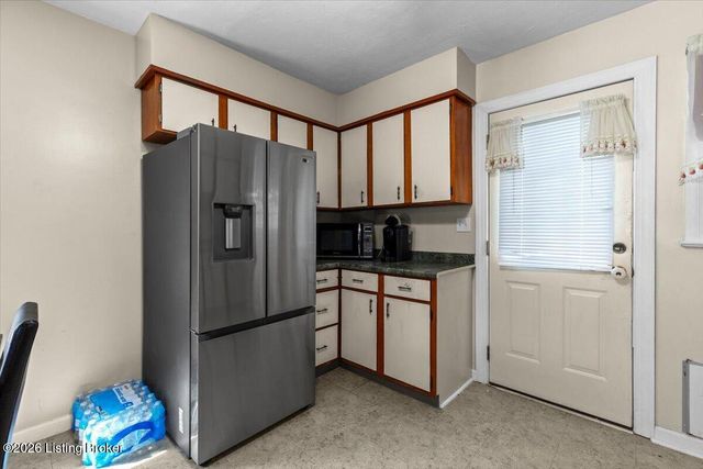 10408 La Plaza Dr, Louisville, KY 40272