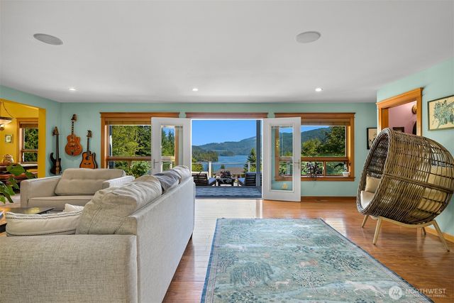 910 Iowa Heights Road, Sedro Woolley, WA 98284