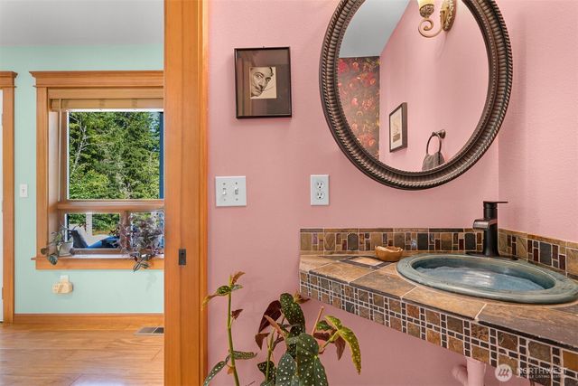 910 Iowa Heights Road, Sedro Woolley, WA 98284