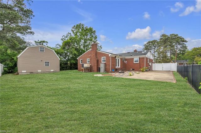 409 Shoreline DR, Hampton, VA 23669