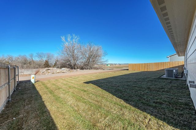 602 Briarbrook Ln, Park City, KS 67147