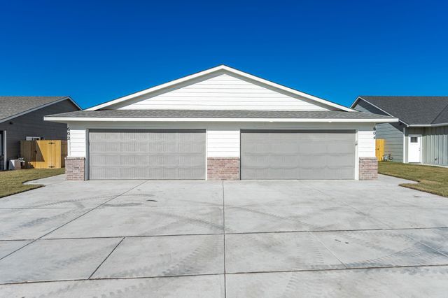 602 Briarbrook Ln, Park City, KS 67147