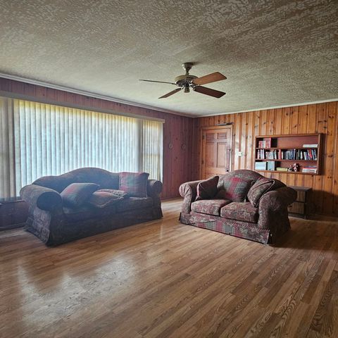 565 W Hartel St., Sour Lake, TX 77659