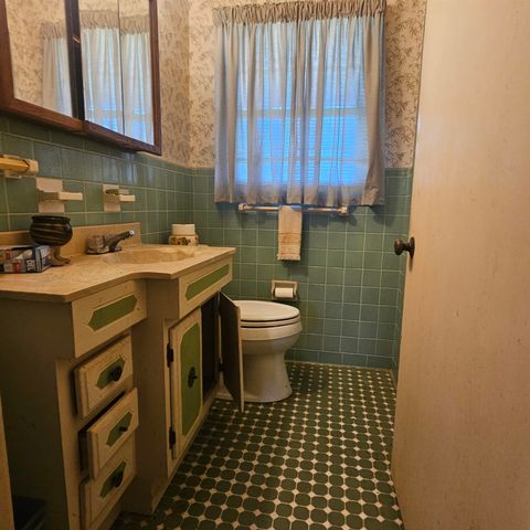 565 W Hartel St., Sour Lake, TX 77659