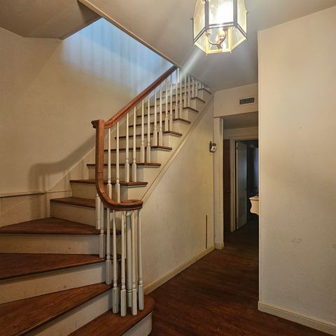 565 W Hartel St., Sour Lake, TX 77659