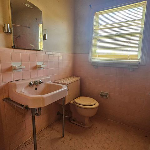 565 W Hartel St., Sour Lake, TX 77659