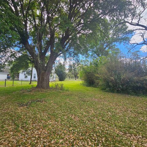 565 W Hartel St., Sour Lake, TX 77659