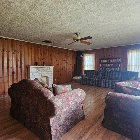 565 W Hartel St., Sour Lake, TX 77659