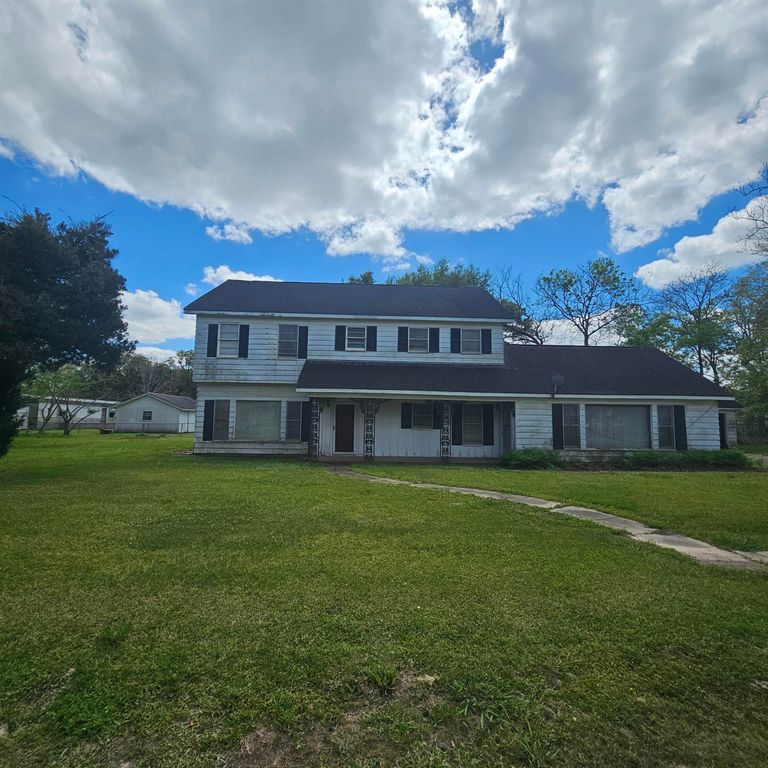 565 W Hartel St., Sour Lake, TX 77659