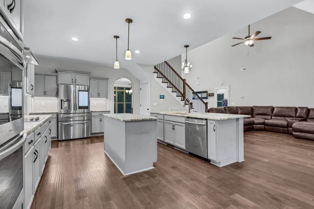 1689 Double R Blvd, Clarksville, TN 37042