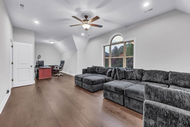 1689 Double R Blvd, Clarksville, TN 37042