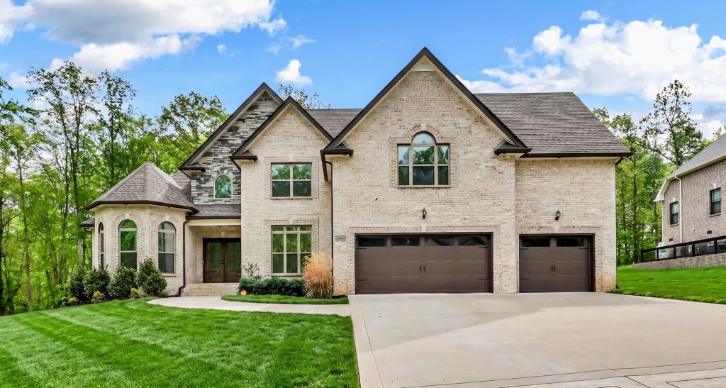 1689 Double R Blvd, Clarksville, TN 37042