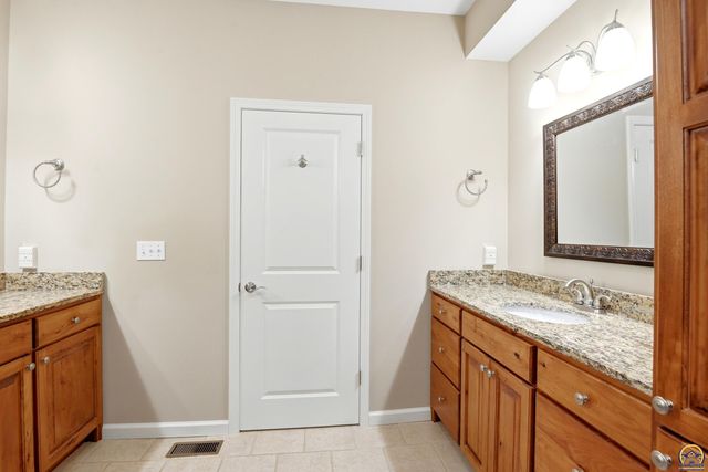 2746 SW Blue Stem DR, Topeka, KS 66614
