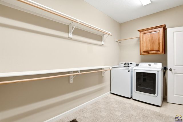 2746 SW Blue Stem DR, Topeka, KS 66614