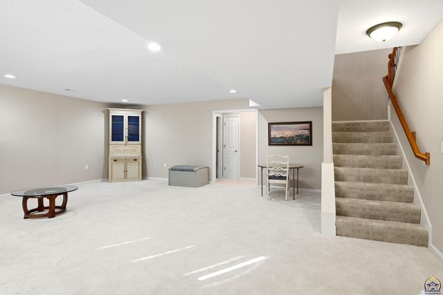 2746 SW Blue Stem DR, Topeka, KS 66614