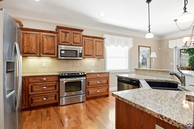 2746 SW Blue Stem DR, Topeka, KS 66614
