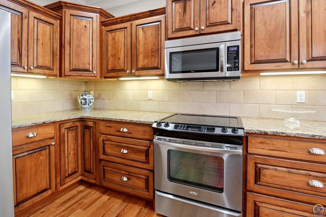 2746 SW Blue Stem DR, Topeka, KS 66614