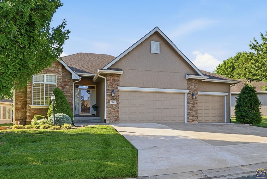 2746 SW Blue Stem DR, Topeka, KS 66614