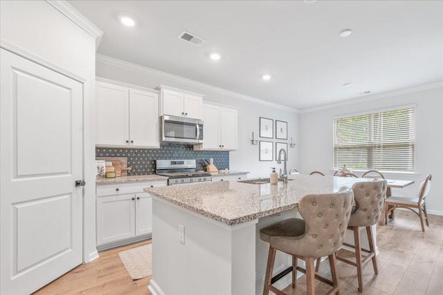 402 Oak View Way, Summerville, SC 29483