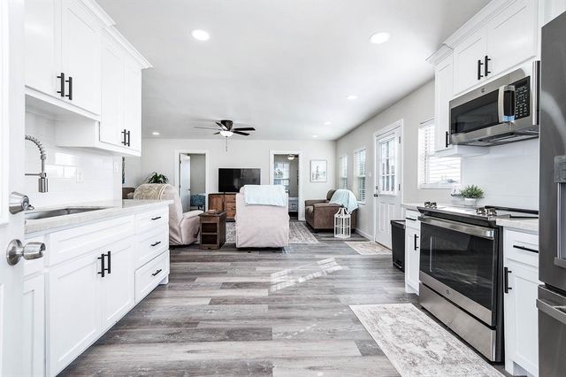 1092 County Road 209, Sargent, TX 77414
