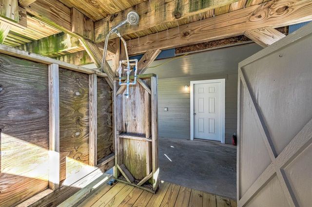 1092 County Road 209, Sargent, TX 77414