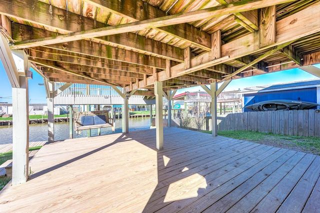 1092 County Road 209, Sargent, TX 77414