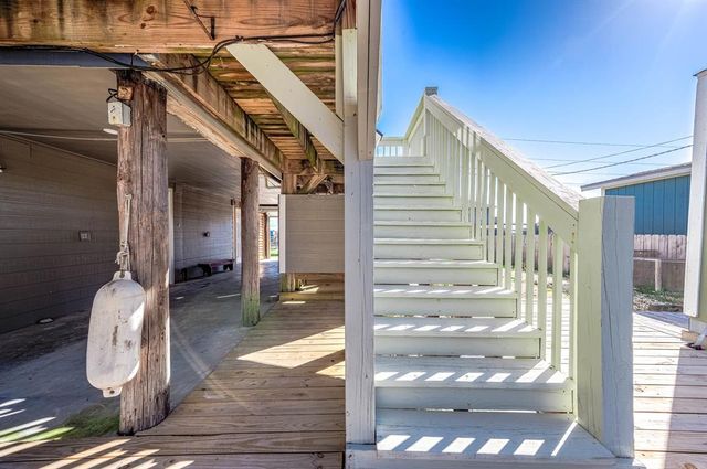 1092 County Road 209, Sargent, TX 77414