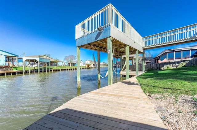 1092 County Road 209, Sargent, TX 77414